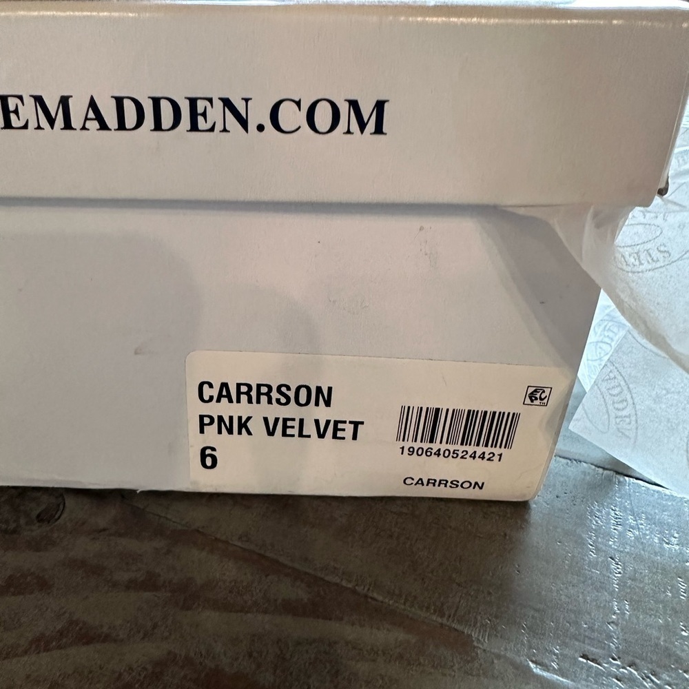 NWB Carson pink velvet 4in heel size 6 - Picture 8 of 12